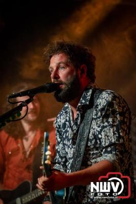 Volle bak tijdens de zaterdag editie van Festival BigPop met onder meer een optreden van Bökkers in de hoofd tent en Boogie Kearls in café 't Kleine Biggetje. - © NWVFoto.nl