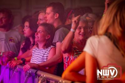 Volle bak tijdens de zaterdag editie van Festival BigPop met onder meer een optreden van Bökkers in de hoofd tent en Boogie Kearls in café 't Kleine Biggetje. - © NWVFoto.nl