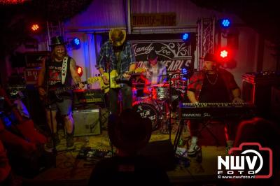 Volle bak tijdens de zaterdag editie van Festival BigPop met onder meer een optreden van Bökkers in de hoofd tent en Boogie Kearls in café 't Kleine Biggetje. - © NWVFoto.nl