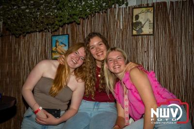 Volle bak tijdens de zaterdag editie van Festival BigPop met onder meer een optreden van Bökkers in de hoofd tent en Boogie Kearls in café 't Kleine Biggetje. - © NWVFoto.nl