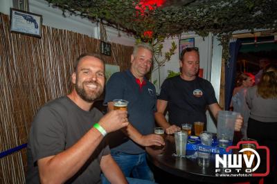 Volle bak tijdens de zaterdag editie van Festival BigPop met onder meer een optreden van Bökkers in de hoofd tent en Boogie Kearls in café 't Kleine Biggetje. - © NWVFoto.nl