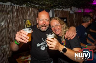 Volle bak tijdens de zaterdag editie van Festival BigPop met onder meer een optreden van Bökkers in de hoofd tent en Boogie Kearls in café 't Kleine Biggetje. - © NWVFoto.nl