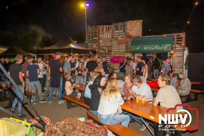 Volle bak tijdens de zaterdag editie van Festival BigPop met onder meer een optreden van Bökkers in de hoofd tent en Boogie Kearls in café 't Kleine Biggetje. - © NWVFoto.nl