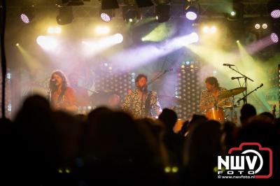 Volle bak tijdens de zaterdag editie van Festival BigPop met onder meer een optreden van Bökkers in de hoofd tent en Boogie Kearls in café 't Kleine Biggetje. - © NWVFoto.nl