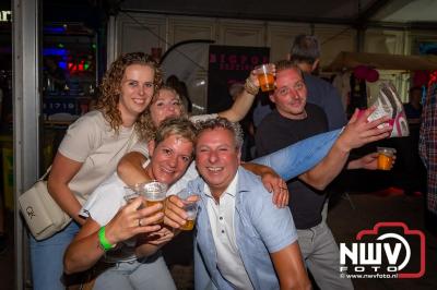 Volle bak tijdens de zaterdag editie van Festival BigPop met onder meer een optreden van Bökkers in de hoofd tent en Boogie Kearls in café 't Kleine Biggetje. - © NWVFoto.nl