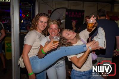 Volle bak tijdens de zaterdag editie van Festival BigPop met onder meer een optreden van Bökkers in de hoofd tent en Boogie Kearls in café 't Kleine Biggetje. - © NWVFoto.nl