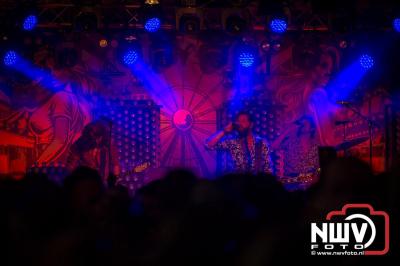 Volle bak tijdens de zaterdag editie van Festival BigPop met onder meer een optreden van Bökkers in de hoofd tent en Boogie Kearls in café 't Kleine Biggetje. - © NWVFoto.nl