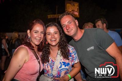 Volle bak tijdens de zaterdag editie van Festival BigPop met onder meer een optreden van Bökkers in de hoofd tent en Boogie Kearls in café 't Kleine Biggetje. - © NWVFoto.nl