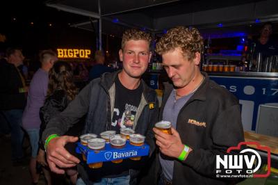 Volle bak tijdens de zaterdag editie van Festival BigPop met onder meer een optreden van Bökkers in de hoofd tent en Boogie Kearls in café 't Kleine Biggetje. - © NWVFoto.nl