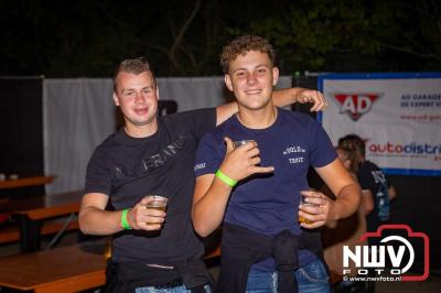 Volle bak tijdens de zaterdag editie van Festival BigPop met onder meer een optreden van Bökkers in de hoofd tent en Boogie Kearls in café 't Kleine Biggetje. - © NWVFoto.nl