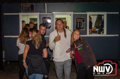 Volle bak tijdens de zaterdag editie van Festival BigPop met onder meer een optreden van Bökkers in de hoofd tent en Boogie Kearls in café 't Kleine Biggetje. - © NWVFoto.nl