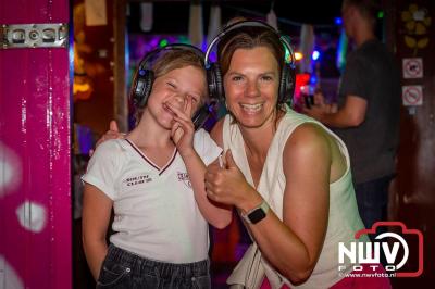 Volle bak tijdens de zaterdag editie van Festival BigPop met onder meer een optreden van Bökkers in de hoofd tent en Boogie Kearls in café 't Kleine Biggetje. - © NWVFoto.nl