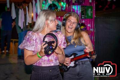 Volle bak tijdens de zaterdag editie van Festival BigPop met onder meer een optreden van Bökkers in de hoofd tent en Boogie Kearls in café 't Kleine Biggetje. - © NWVFoto.nl