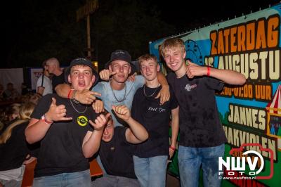 Volle bak tijdens de zaterdag editie van Festival BigPop met onder meer een optreden van Bökkers in de hoofd tent en Boogie Kearls in café 't Kleine Biggetje. - © NWVFoto.nl