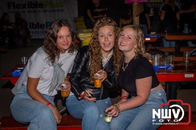 Volle bak tijdens de zaterdag editie van Festival BigPop met onder meer een optreden van Bökkers in de hoofd tent en Boogie Kearls in café 't Kleine Biggetje. - © NWVFoto.nl