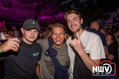 Volle bak tijdens de zaterdag editie van Festival BigPop met onder meer een optreden van Bökkers in de hoofd tent en Boogie Kearls in café 't Kleine Biggetje. - © NWVFoto.nl