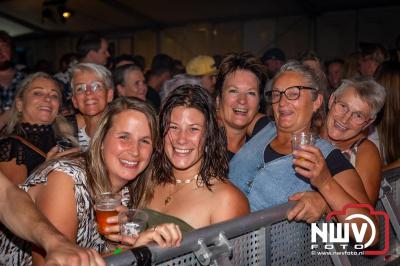 Volle bak tijdens de zaterdag editie van Festival BigPop met onder meer een optreden van Bökkers in de hoofd tent en Boogie Kearls in café 't Kleine Biggetje. - © NWVFoto.nl