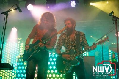 Volle bak tijdens de zaterdag editie van Festival BigPop met onder meer een optreden van Bökkers in de hoofd tent en Boogie Kearls in café 't Kleine Biggetje. - © NWVFoto.nl