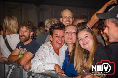 Volle bak tijdens de zaterdag editie van Festival BigPop met onder meer een optreden van Bökkers in de hoofd tent en Boogie Kearls in café 't Kleine Biggetje. - © NWVFoto.nl