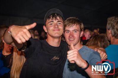 Volle bak tijdens de zaterdag editie van Festival BigPop met onder meer een optreden van Bökkers in de hoofd tent en Boogie Kearls in café 't Kleine Biggetje. - © NWVFoto.nl