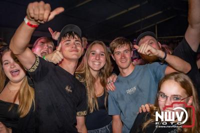 Volle bak tijdens de zaterdag editie van Festival BigPop met onder meer een optreden van Bökkers in de hoofd tent en Boogie Kearls in café 't Kleine Biggetje. - © NWVFoto.nl