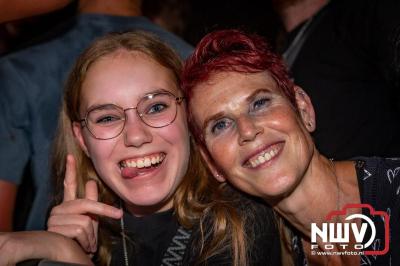 Volle bak tijdens de zaterdag editie van Festival BigPop met onder meer een optreden van Bökkers in de hoofd tent en Boogie Kearls in café 't Kleine Biggetje. - © NWVFoto.nl