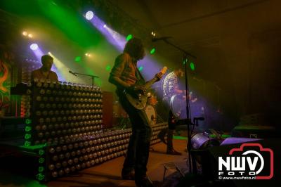 Volle bak tijdens de zaterdag editie van Festival BigPop met onder meer een optreden van Bökkers in de hoofd tent en Boogie Kearls in café 't Kleine Biggetje. - © NWVFoto.nl