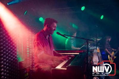 Volle bak tijdens de zaterdag editie van Festival BigPop met onder meer een optreden van Bökkers in de hoofd tent en Boogie Kearls in café 't Kleine Biggetje. - © NWVFoto.nl
