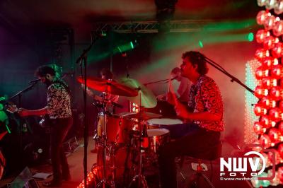 Volle bak tijdens de zaterdag editie van Festival BigPop met onder meer een optreden van Bökkers in de hoofd tent en Boogie Kearls in café 't Kleine Biggetje. - © NWVFoto.nl