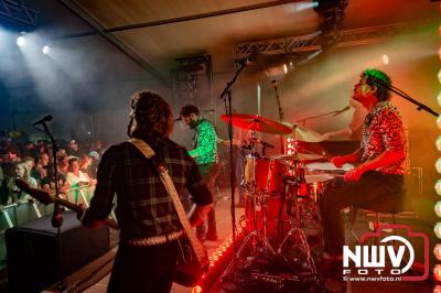 Volle bak tijdens de zaterdag editie van Festival BigPop met onder meer een optreden van Bökkers in de hoofd tent en Boogie Kearls in café 't Kleine Biggetje. - © NWVFoto.nl