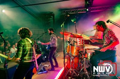 Volle bak tijdens de zaterdag editie van Festival BigPop met onder meer een optreden van Bökkers in de hoofd tent en Boogie Kearls in café 't Kleine Biggetje. - © NWVFoto.nl