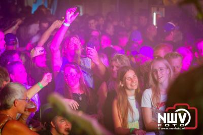Volle bak tijdens de zaterdag editie van Festival BigPop met onder meer een optreden van Bökkers in de hoofd tent en Boogie Kearls in café 't Kleine Biggetje. - © NWVFoto.nl