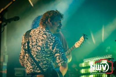 Volle bak tijdens de zaterdag editie van Festival BigPop met onder meer een optreden van Bökkers in de hoofd tent en Boogie Kearls in café 't Kleine Biggetje. - © NWVFoto.nl