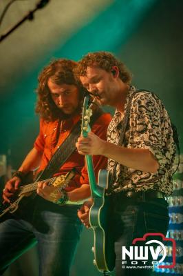 Volle bak tijdens de zaterdag editie van Festival BigPop met onder meer een optreden van Bökkers in de hoofd tent en Boogie Kearls in café 't Kleine Biggetje. - © NWVFoto.nl