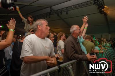 Volle bak tijdens de zaterdag editie van Festival BigPop met onder meer een optreden van Bökkers in de hoofd tent en Boogie Kearls in café 't Kleine Biggetje. - © NWVFoto.nl