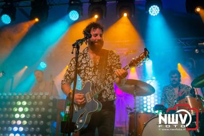 Volle bak tijdens de zaterdag editie van Festival BigPop met onder meer een optreden van Bökkers in de hoofd tent en Boogie Kearls in café 't Kleine Biggetje. - © NWVFoto.nl