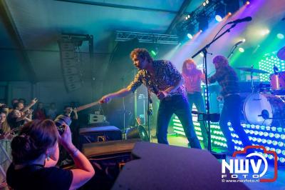 Volle bak tijdens de zaterdag editie van Festival BigPop met onder meer een optreden van Bökkers in de hoofd tent en Boogie Kearls in café 't Kleine Biggetje. - © NWVFoto.nl