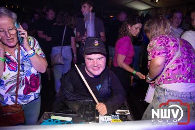 Volle bak tijdens de zaterdag editie van Festival BigPop met onder meer een optreden van Bökkers in de hoofd tent en Boogie Kearls in café 't Kleine Biggetje. - © NWVFoto.nl