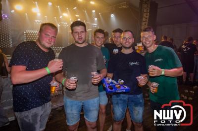 Volle bak tijdens de zaterdag editie van Festival BigPop met onder meer een optreden van Bökkers in de hoofd tent en Boogie Kearls in café 't Kleine Biggetje. - © NWVFoto.nl