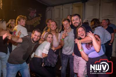 Volle bak tijdens de zaterdag editie van Festival BigPop met onder meer een optreden van Bökkers in de hoofd tent en Boogie Kearls in café 't Kleine Biggetje. - © NWVFoto.nl
