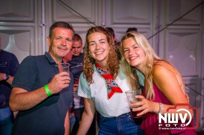 Volle bak tijdens de zaterdag editie van Festival BigPop met onder meer een optreden van Bökkers in de hoofd tent en Boogie Kearls in café 't Kleine Biggetje. - © NWVFoto.nl