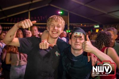 Volle bak tijdens de zaterdag editie van Festival BigPop met onder meer een optreden van Bökkers in de hoofd tent en Boogie Kearls in café 't Kleine Biggetje. - © NWVFoto.nl