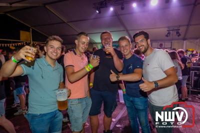 Volle bak tijdens de zaterdag editie van Festival BigPop met onder meer een optreden van Bökkers in de hoofd tent en Boogie Kearls in café 't Kleine Biggetje. - © NWVFoto.nl