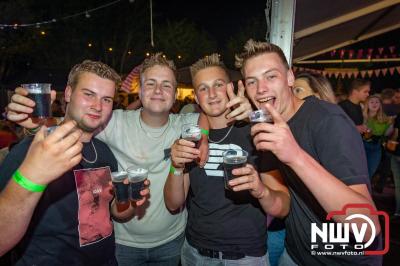 Volle bak tijdens de zaterdag editie van Festival BigPop met onder meer een optreden van Bökkers in de hoofd tent en Boogie Kearls in café 't Kleine Biggetje. - © NWVFoto.nl