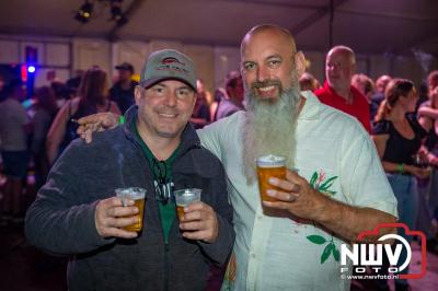 Volle bak tijdens de zaterdag editie van Festival BigPop met onder meer een optreden van Bökkers in de hoofd tent en Boogie Kearls in café 't Kleine Biggetje. - © NWVFoto.nl