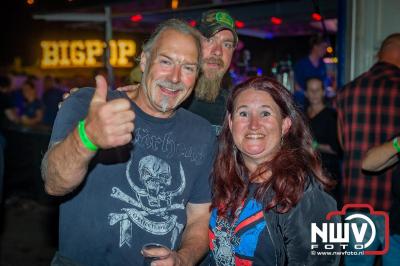 Volle bak tijdens de zaterdag editie van Festival BigPop met onder meer een optreden van Bökkers in de hoofd tent en Boogie Kearls in café 't Kleine Biggetje. - © NWVFoto.nl