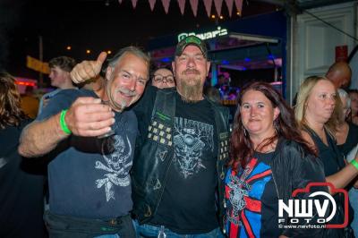 Volle bak tijdens de zaterdag editie van Festival BigPop met onder meer een optreden van Bökkers in de hoofd tent en Boogie Kearls in café 't Kleine Biggetje. - © NWVFoto.nl