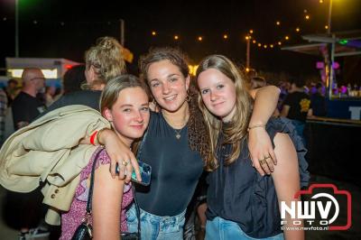 Volle bak tijdens de zaterdag editie van Festival BigPop met onder meer een optreden van Bökkers in de hoofd tent en Boogie Kearls in café 't Kleine Biggetje. - © NWVFoto.nl