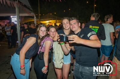 Volle bak tijdens de zaterdag editie van Festival BigPop met onder meer een optreden van Bökkers in de hoofd tent en Boogie Kearls in café 't Kleine Biggetje. - © NWVFoto.nl
