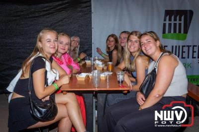 Volle bak tijdens de zaterdag editie van Festival BigPop met onder meer een optreden van Bökkers in de hoofd tent en Boogie Kearls in café 't Kleine Biggetje. - © NWVFoto.nl